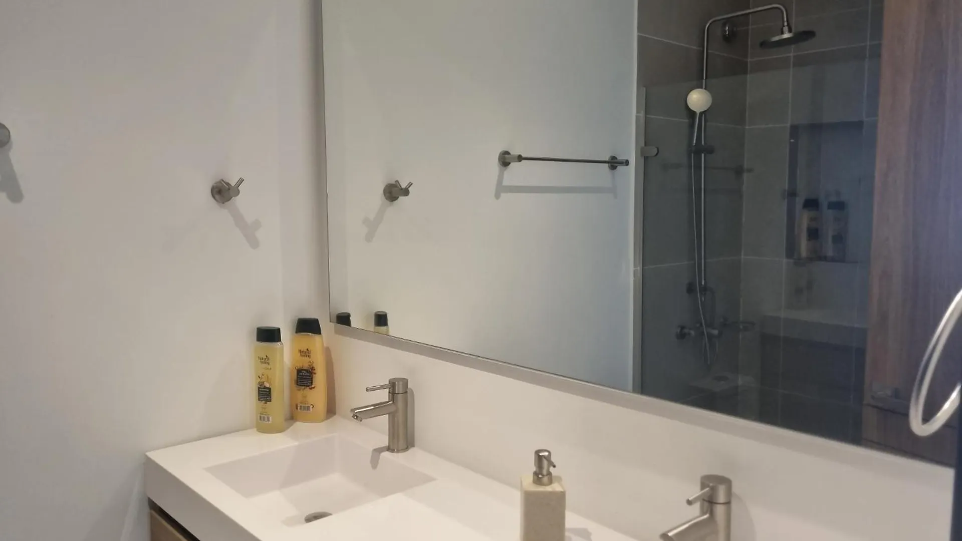 Apartamento Con Laguna De Aguas Cristalinas Cartagena Colombia